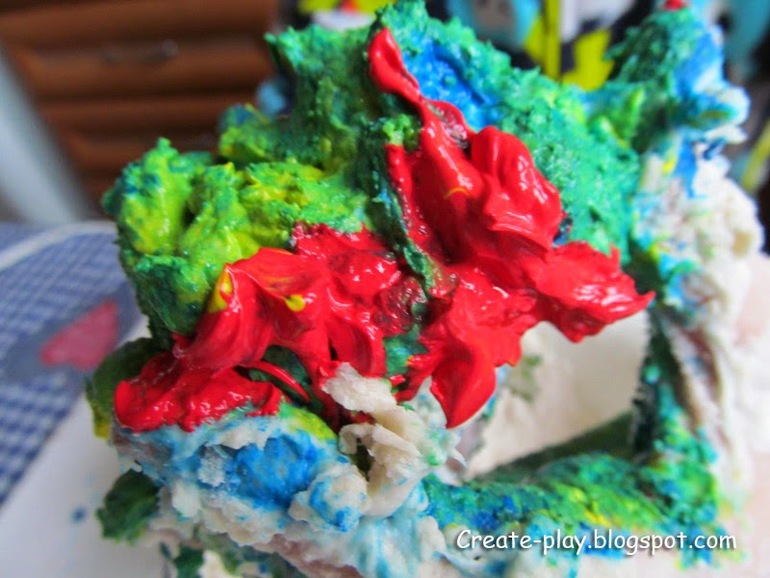 Цветные игры на кухне (пока мама готовит)