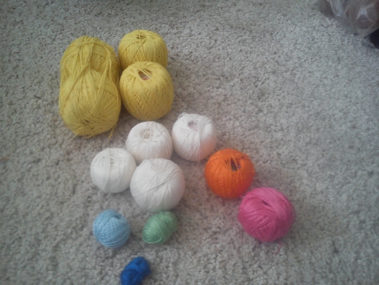 Хомка наводит порядок. Нужны идеи куда пустить пряжу)))