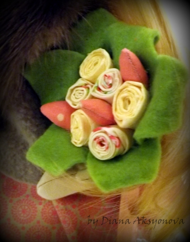 Блондинка с цветами)