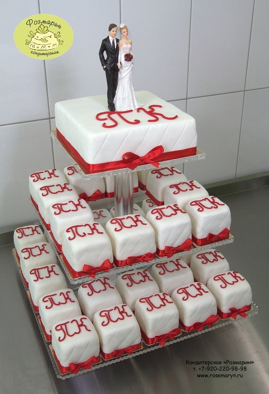 Сколько стоит торт 5 кг. Килограммовый свадебный торт. Свадебный торт 10 кг. Торт на свадьбу с человечками. Торт на свадьбу 5 кг.
