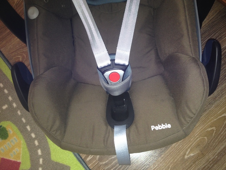 автокресло Maxi-Cosi Pebble 5000  рублей плюс игрушки в дорогу в подарок