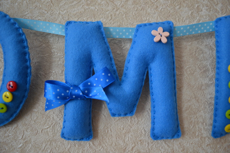 Приму заказ на изготовление именных гирлянд из фетра, которые станут прекрасным и милым урашением комнаты вашего крохи. А также изготовлю цифры из фетра с красивым хлопковым мешочком.