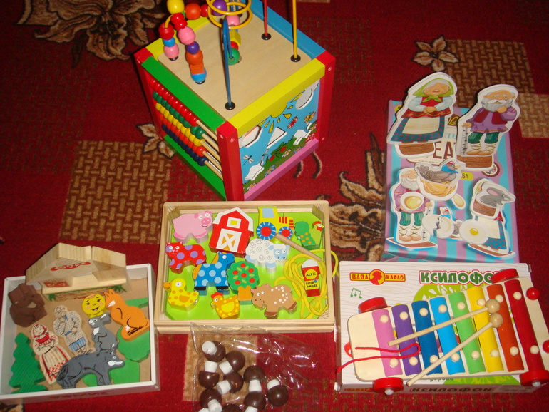 Наши развивающие игрушки.