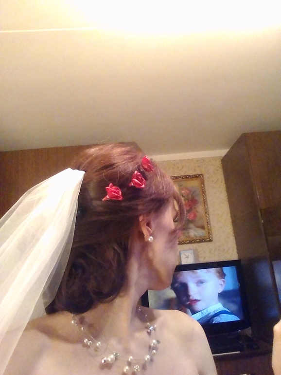 Подходят ли украшения к платью?