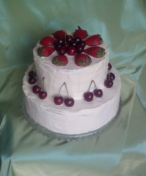 Торт с ягодой