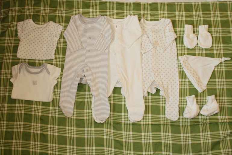 Пакет одежды для мальчика от 0 до 3-4 месяцев + теплые вещи и одежда для улицы штучно. Москва