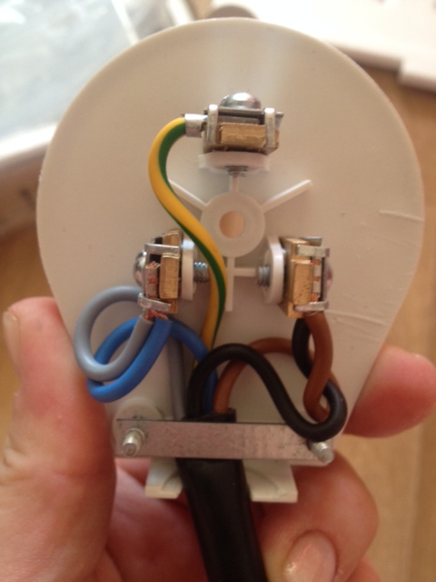 Спросите мужей электирокв плиз! Я вилку от варочной правильно собрала?