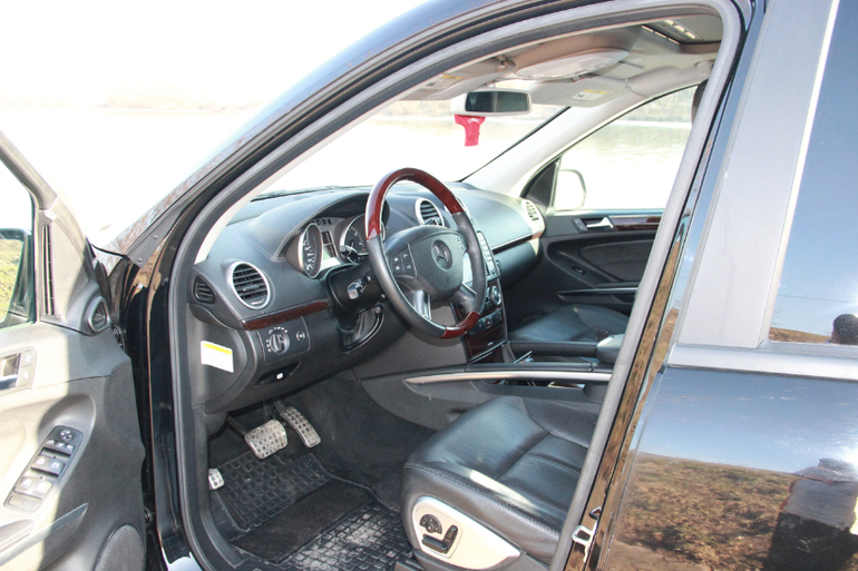 Продаю свою любимую машинку!!! Мерседес бенс ML350 объем 3,5