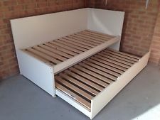 Кровать с выдвижным спальным местом и сундук в детскую