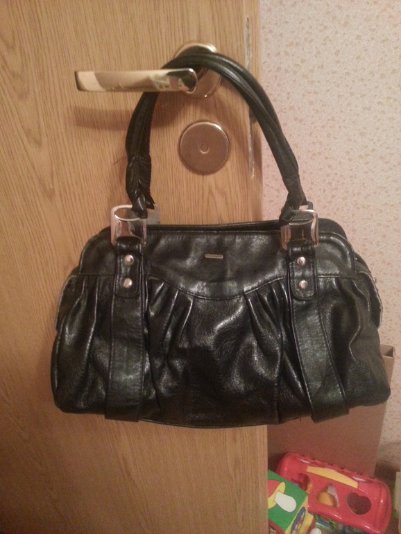 Сумка черная. м. Чистые пруды, Тургеневская