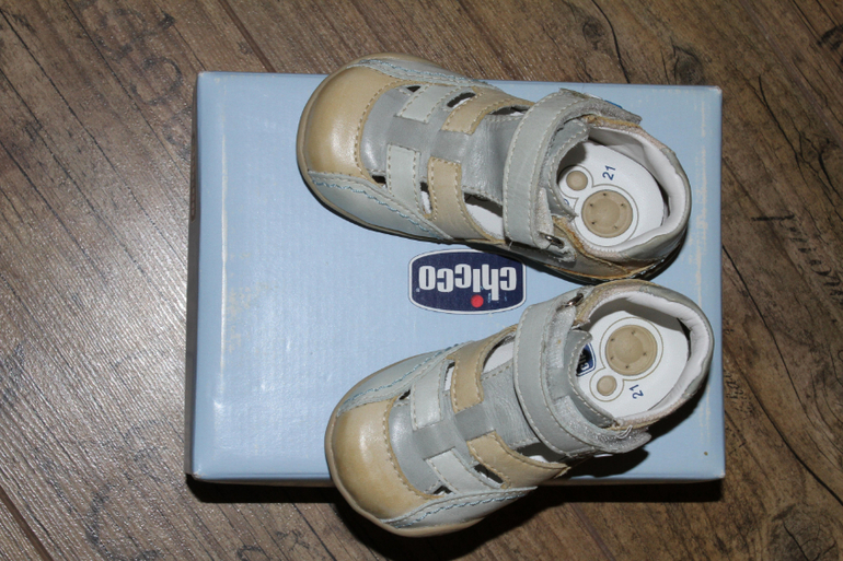 Детские новые сандали chicco, р-р 21