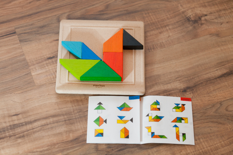 Необычная мозаика головоломка от Plan Toys