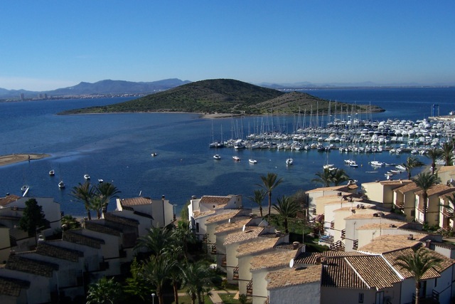 Лучшее место для отдыха с детьми - Испания, маленькое море.