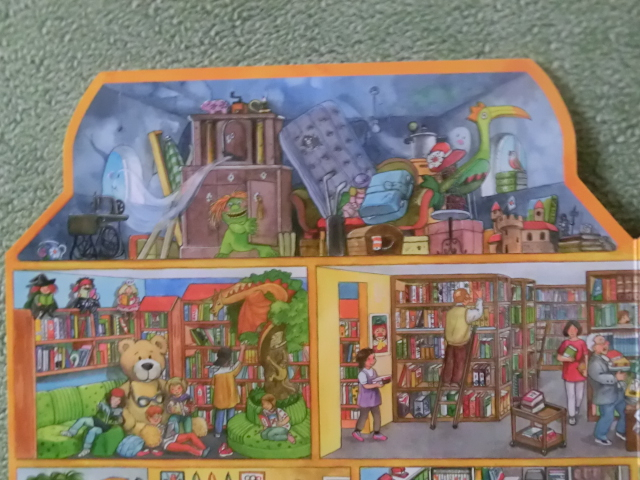 И снова виммельбухи или дом с окошками от Анны Сьюз