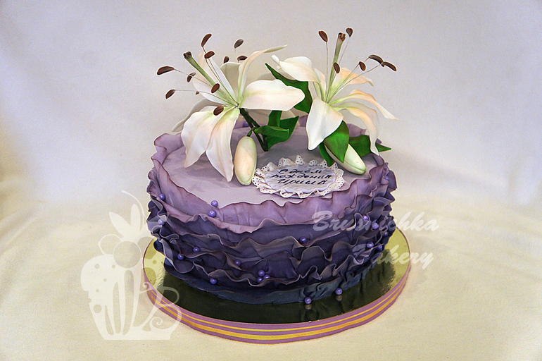 Как украсить торт лилиями из крема