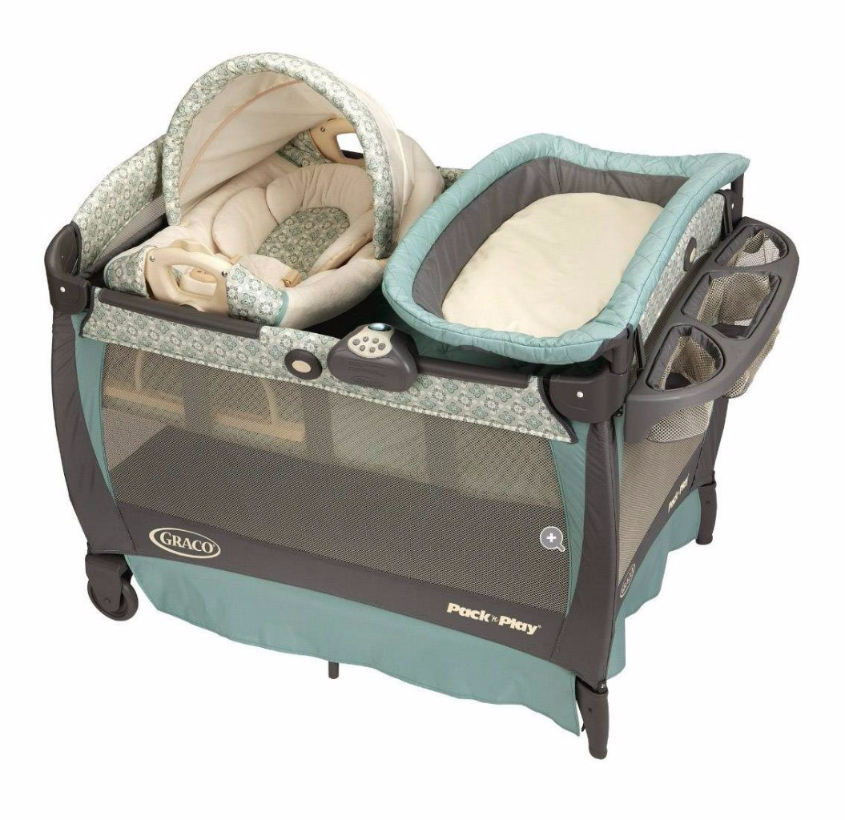 Манеж-кровать Graco с шезлонгом . Оценочная стоимость 11500 рублей. 1 неделя - 700 рублей.  2 недели - 1000 рублей. 1 месяц - 1500 рублей.