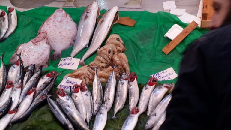 И снова рыбный базар....