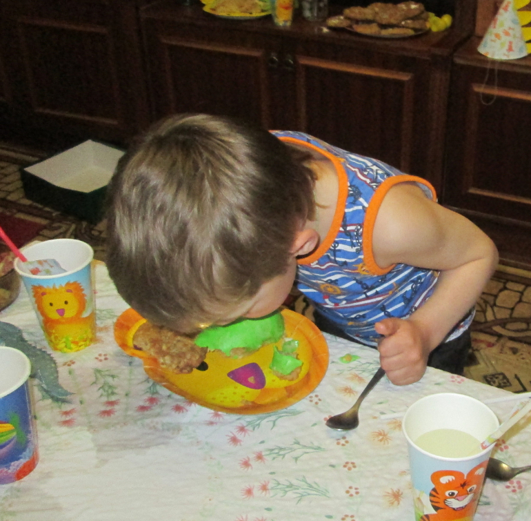 Динозавровый День Рождения (лайт-версия) Часть 2