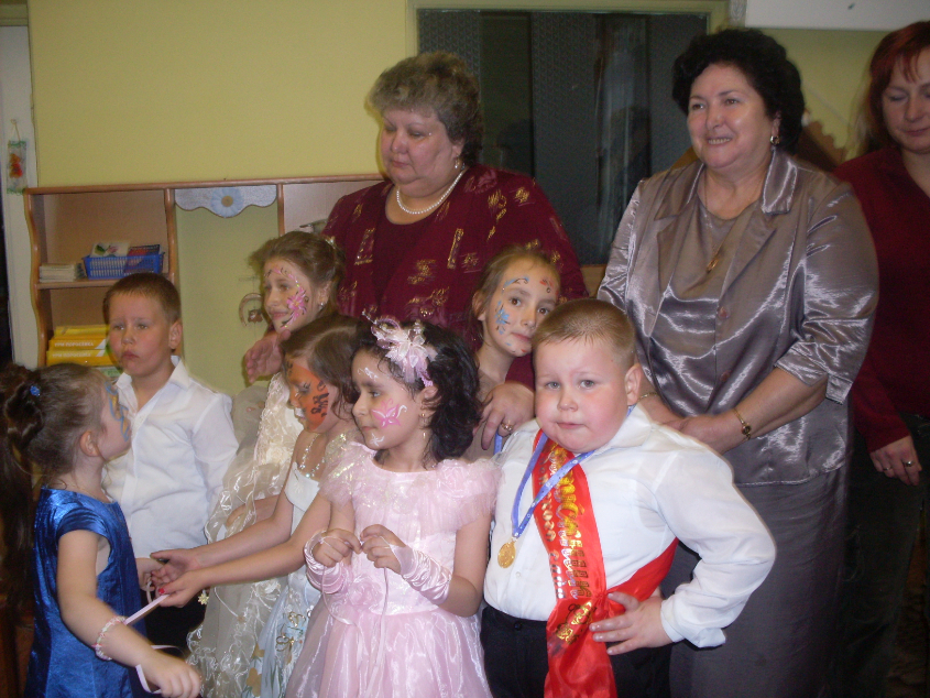 выпускной в саду.