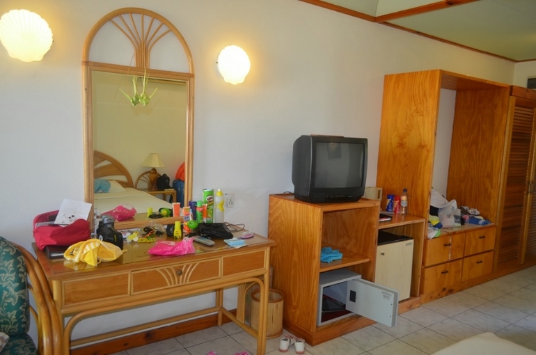 Хороший отель, очаровательное море и скучное питание!