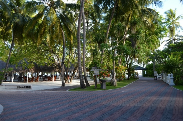 Хороший отель, очаровательное море и скучное питание!