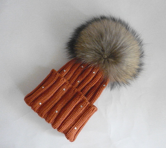 ЖЕНСКИЕ ШАПКИ c мех помпонами, В НАЛИЧИИ и на заказ