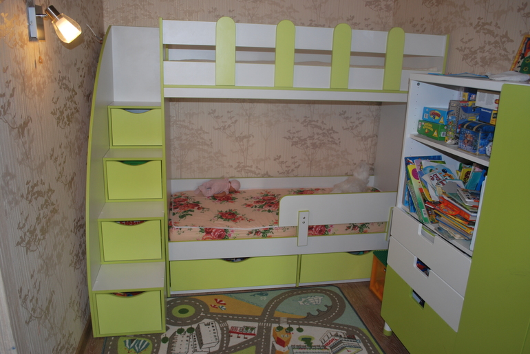 Двухъярусная кроватка для маленьких девочек)))