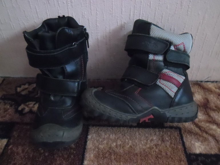 Отдам на мальчика 4 лет.