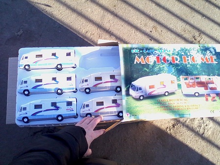 Дом на колесах для маленьких человечков