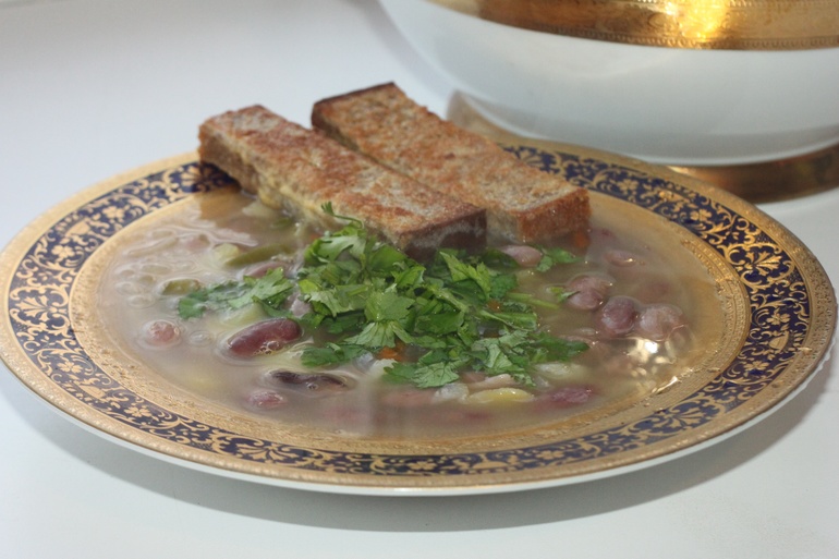 Суп фасолевый