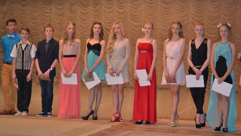 9 класс... Выпускной у Лизы!