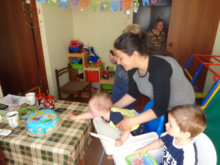 Кирюша и Гуппи пузырики =)