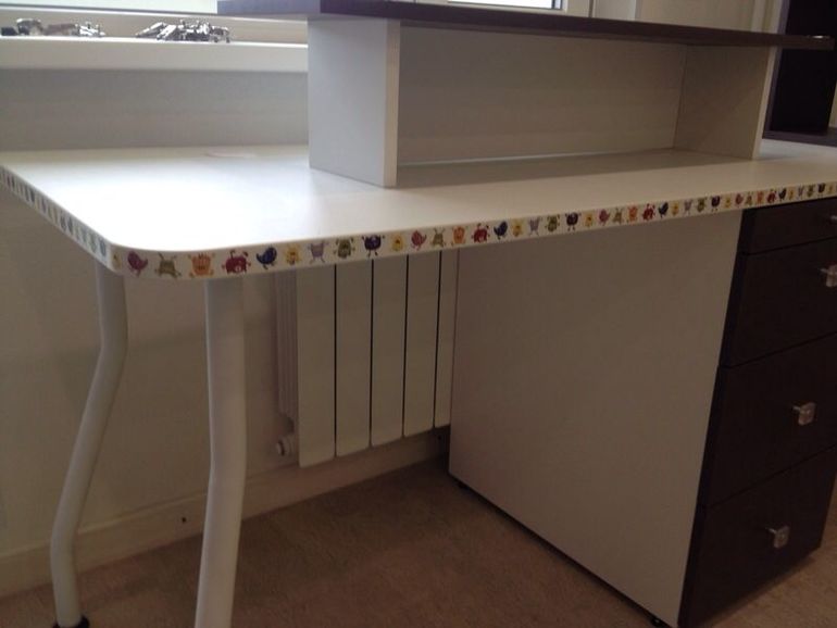 собрали мебель в детской.