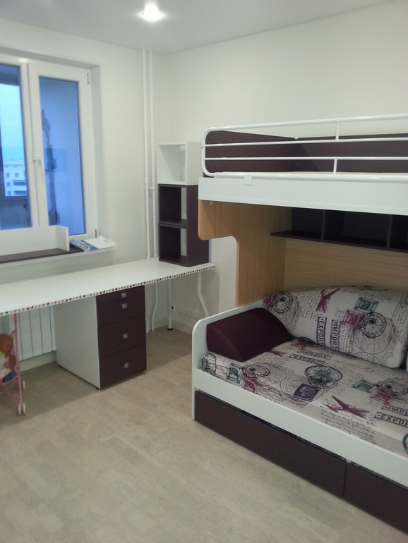 собрали мебель в детской.