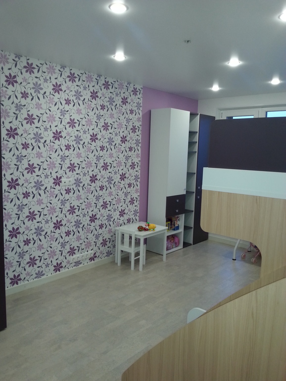 собрали мебель в детской.