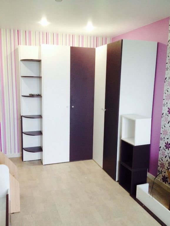 собрали мебель в детской.