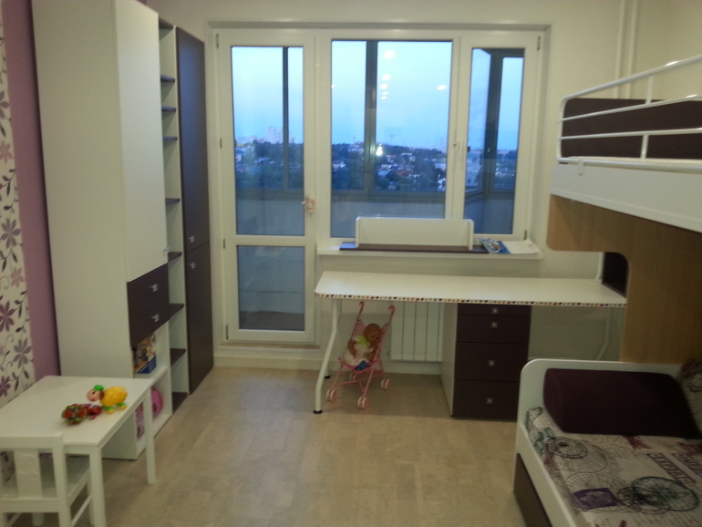 собрали мебель в детской.