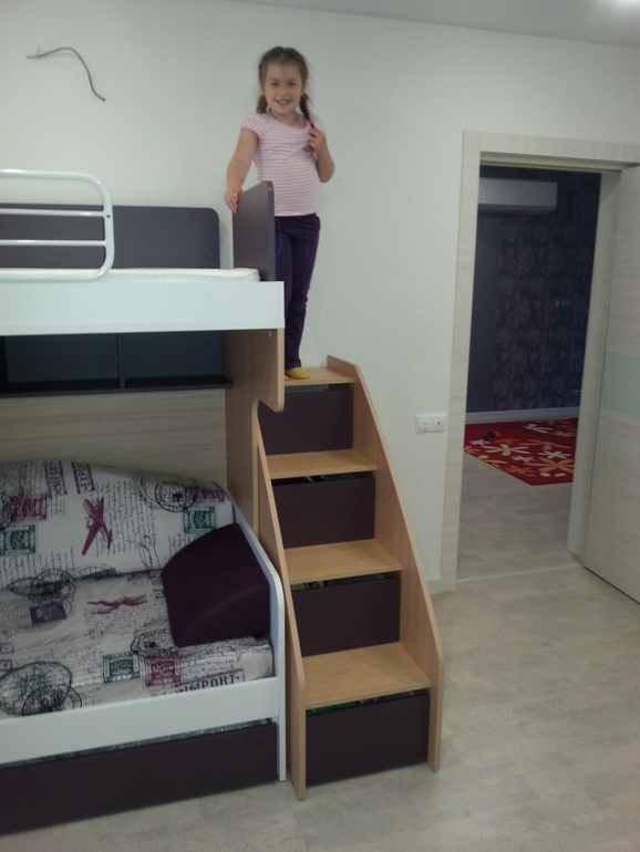 собрали мебель в детской.