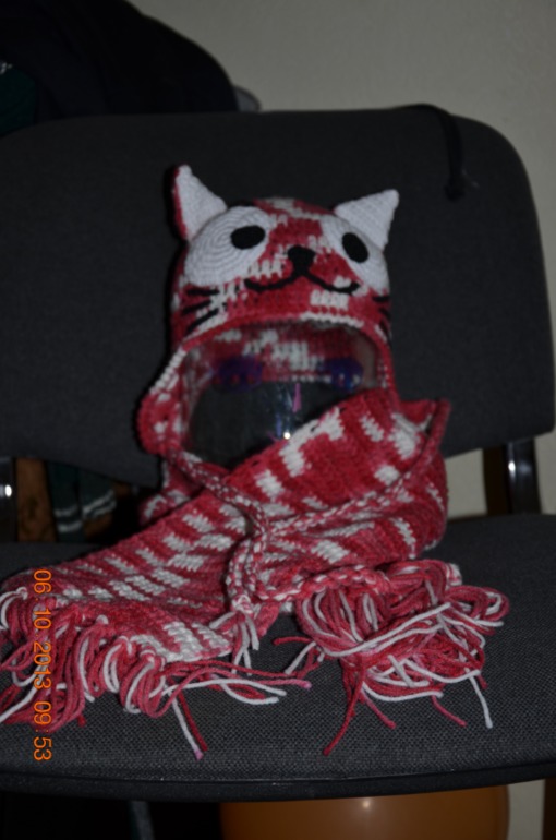 связалась шапочка и шарфик для дочи