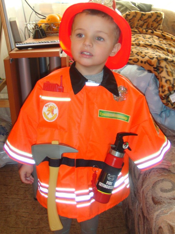 Как сшить детский костюм пожарного на Новый год?