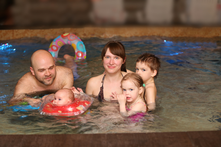 Наша семья в аквапарке