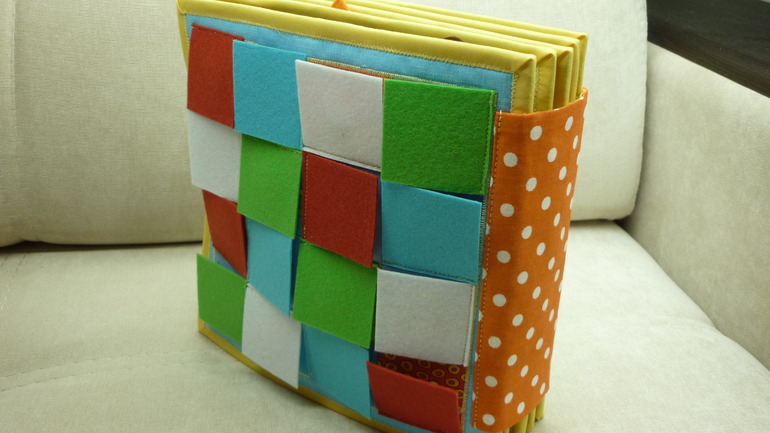 рАЗВИВАЮЩАЯ КНИЖЕЧКА С УЛИТКОЙ НА ОБЛОЖКЕ!