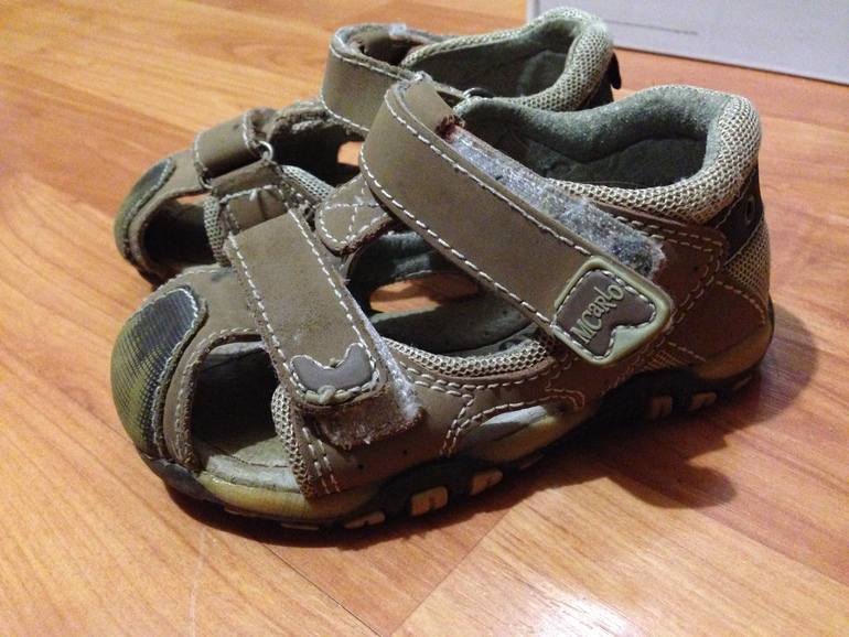 Отдам обувь для мальчика размеры 22 и 25