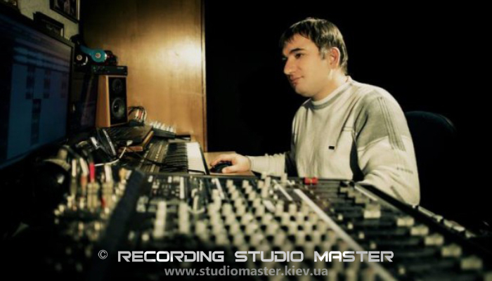 Студия звукозаписи - STUDIO MASTER - www.studiomaster.kiev.ua Запись вокала, запись голоса, обработка вокала, аранжировка, сведение,мастеринг, песня в подарок, подарочный сертификат на запись песни в студии, видео продакшн.