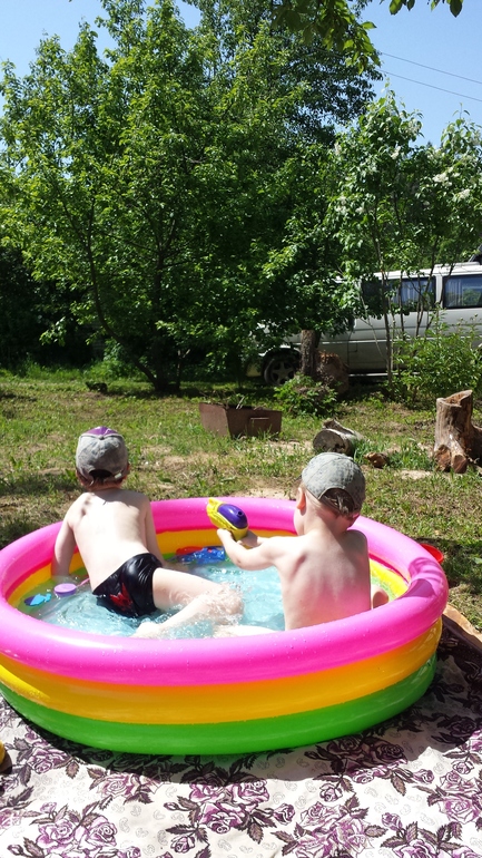 А мы обживаем дачку