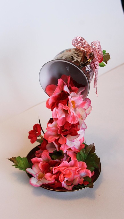 Чашки и топиарии.