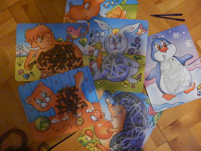 Дети вышивают)))