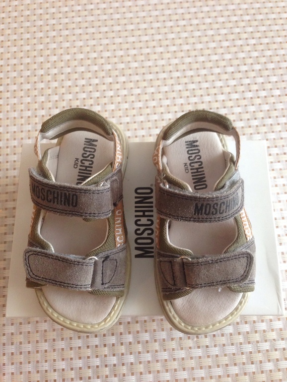 Moschino 25 размер. 1900 руб