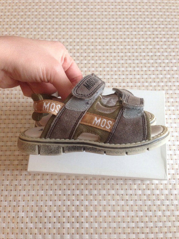 Moschino 25 размер. 1900 руб