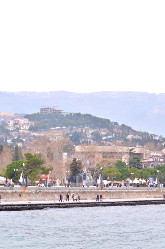 Ялта,набережная,февраль)